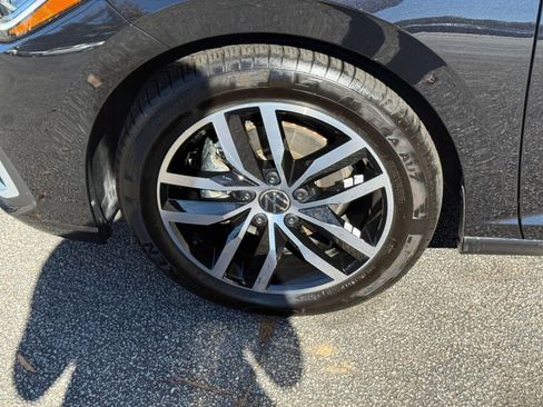 Used 2025 Volkswagen Jetta SE image 30