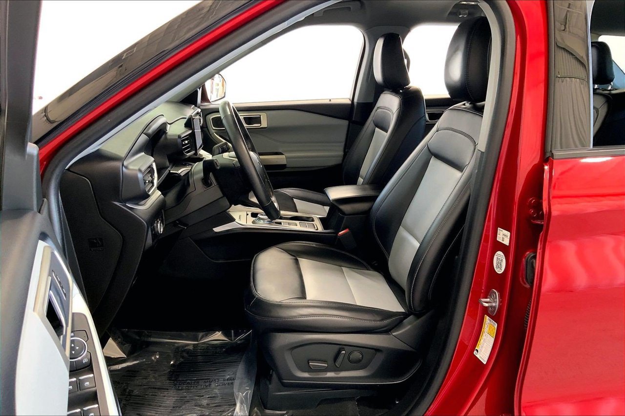 Used 2023 Ford Explorer XLT w/ Equipment Group 202A RWD image 18