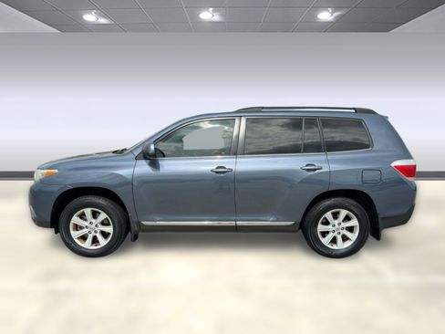 Used 2013 Toyota Highlander SE image 2