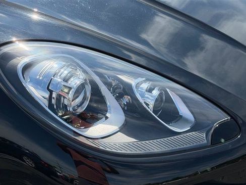 Used 2018 Porsche Macan Turbo AWD/4WD image 11