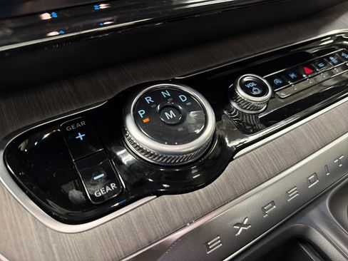 New 2026 Ford Expedition Platinum image 28