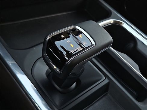 Certified 2025 GMC Sierra 1500 SLT image 26