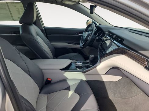 Used 2019 Toyota Camry XLE w/ Carpet Mat Package FWD image 15