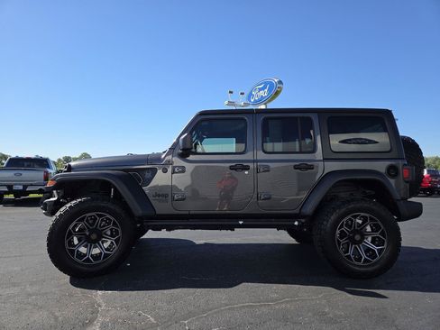 Used 2021 Jeep Wrangler Unlimited Sport AWD/4WD image 11