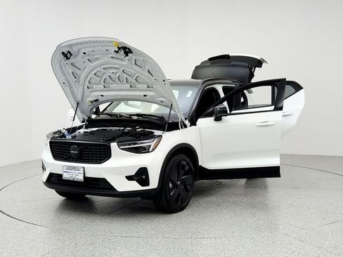 New 2026 Volvo XC40 B5 Ultra w/ Climate Package image 9