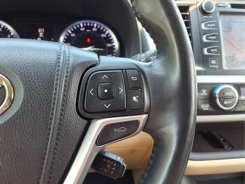 Used 2015 Toyota Highlander Limited Platinum AWD/4WD image 13