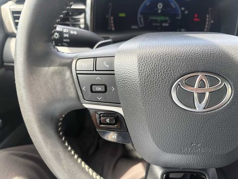 Used 2025 Toyota Camry SE FWD image 25