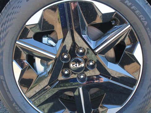 New 2025 Kia EV6 Wind image 18