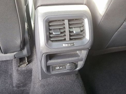 Used 2022 Volkswagen Tiguan SE R-Line image 11