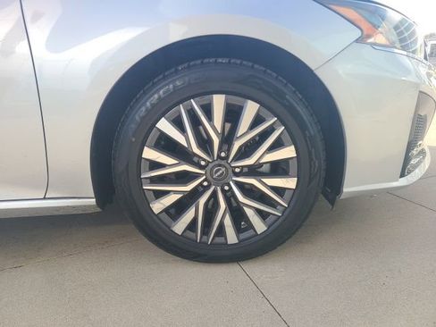 Used 2024 Nissan Altima 2.5 SV image 9