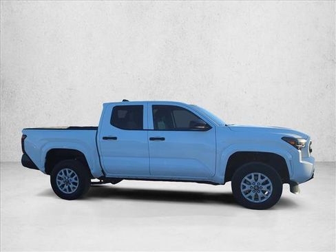 Certified 2024 Toyota Tacoma SR AWD/4WD image 4