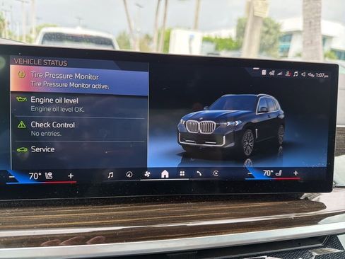 Used 2024 BMW X5 sDrive40i w/ Premium Package image 3