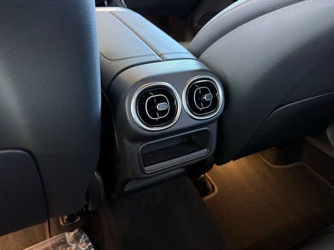 Certified 2025 Mercedes-Benz GLC 300 image 19