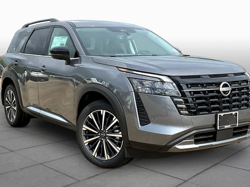 New 2026 Nissan Pathfinder Platinum FWD image 2