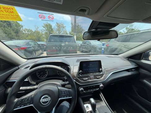 Used 2025 Nissan Altima 2.5 SV FWD image 33