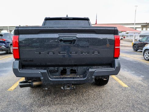 Used 2025 Toyota Tacoma SR5 AWD/4WD image 9