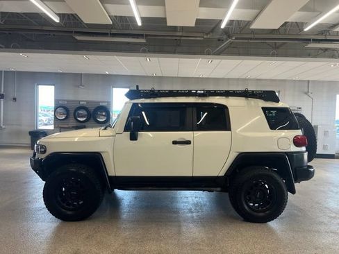 Used 2012 Toyota FJ Cruiser 4WD w/ Upgrade Pkg image 11