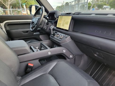Used 2024 Land Rover Defender 130 X-Dynamic SE AWD/4WD image 9