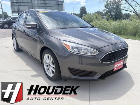 Used 2015 Ford Focus SE FWD image 1