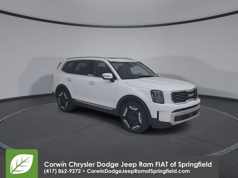 Used 2025 Kia Telluride S FWD image 3
