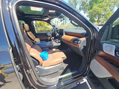 Used 2022 Lincoln Navigator L Reserve AWD/4WD image 6