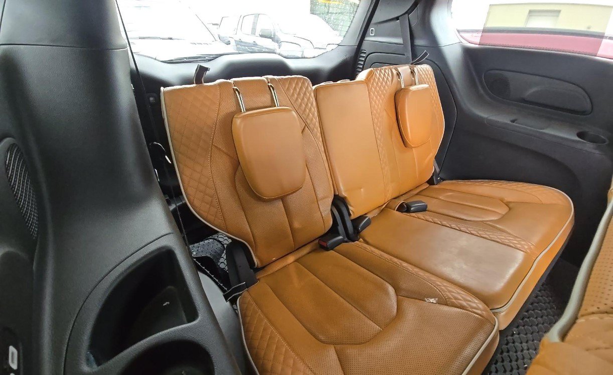 Used 2023 Chrysler Pacifica Pinnacle FWD image 10