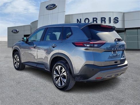 Used 2023 Nissan Rogue SV image 3