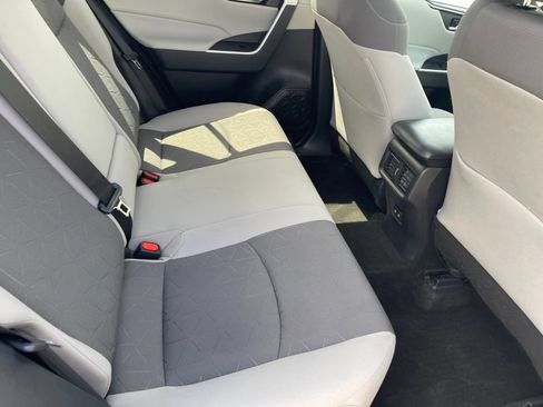 Used 2021 Toyota RAV4 XLE w/ Convenience Package FWD image 31