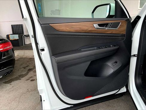 Used 2026 Volkswagen Atlas SE w/ Panoramic Sunroof Package FWD image 10