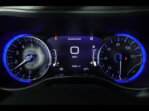 Used 2023 Chrysler Pacifica Touring-L image 20