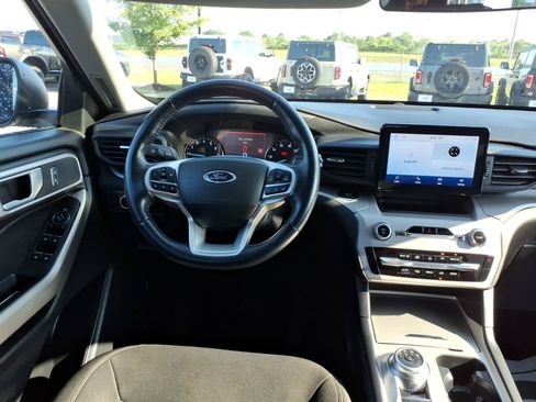 Certified 2023 Ford Explorer XLT RWD image 16