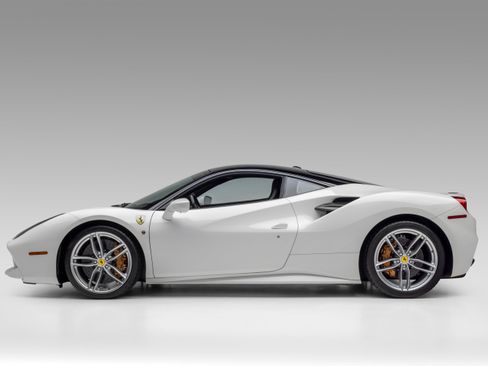 Used 2017 Ferrari 488 GTB image 7