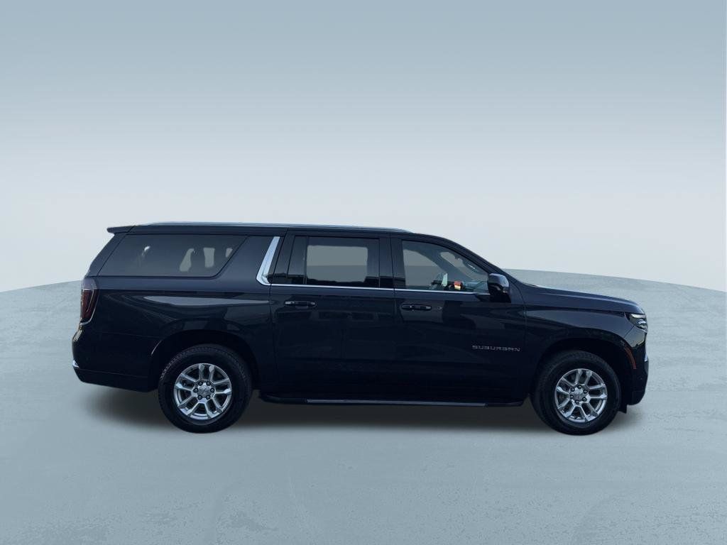 Used 2025 Chevrolet Suburban LT AWD/4WD image 9
