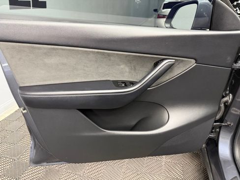 Used 2020 Tesla Model Y Long Range AWD/4WD image 33