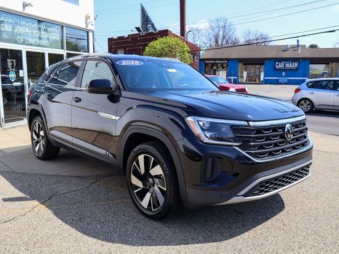 Certified 2025 Volkswagen Atlas Cross Sport SE image 7