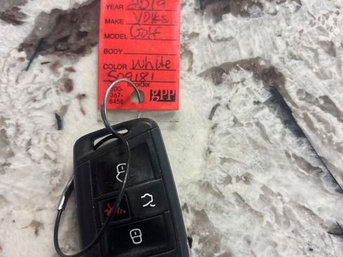 Used 2019 Volkswagen Golf S image 37