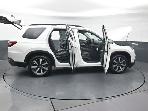 Used 2025 Honda Pilot Touring image 50