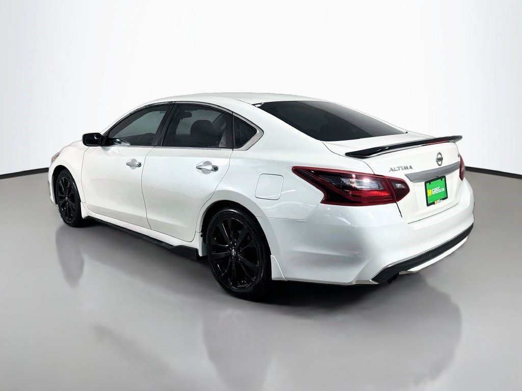 Used 2017 Nissan Altima 2.5 SR w/ Midnight Edition Package FWD image 7