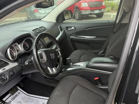 Used 2017 Dodge Journey SXT w/ Premium Group FWD image 3