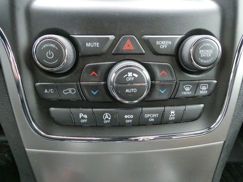 Used 2018 Jeep Grand Cherokee Laredo AWD/4WD image 28