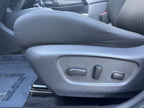 Used 2017 Nissan Rogue SV FWD image 11