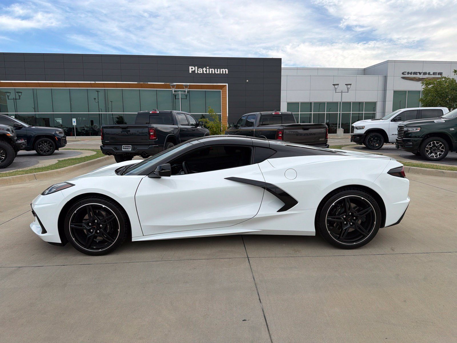 Used 2025 Chevrolet Corvette Stingray Coupe w/ 1LT RWD image 2