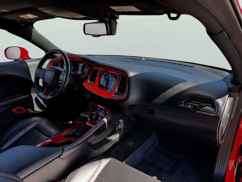 Used 2019 Dodge Challenger SXT w/ Plus Package image 40