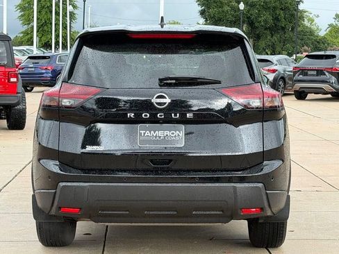 Used 2025 Nissan Rogue S FWD image 3