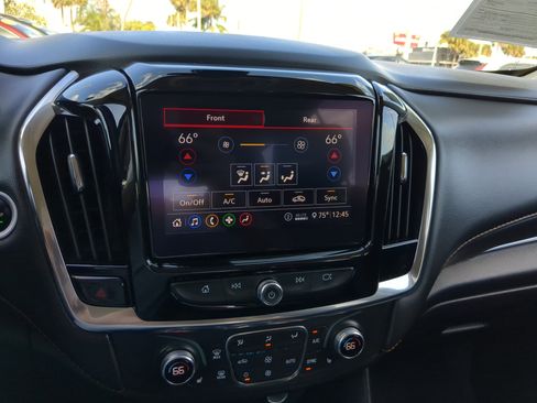 Used 2021 Chevrolet Traverse LT image 22