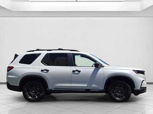 Certified 2024 Honda Pilot TrailSport image 4