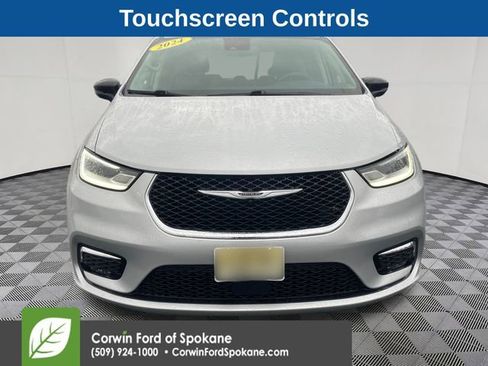 Used 2024 Chrysler Pacifica Touring-L image 7