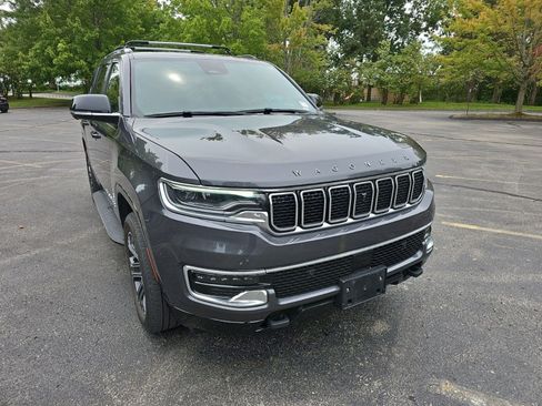 Used 2023 Jeep Wagoneer 4WD w/ Premium Group I image 8