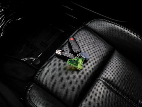 Used 2017 Porsche Cayenne S image 92