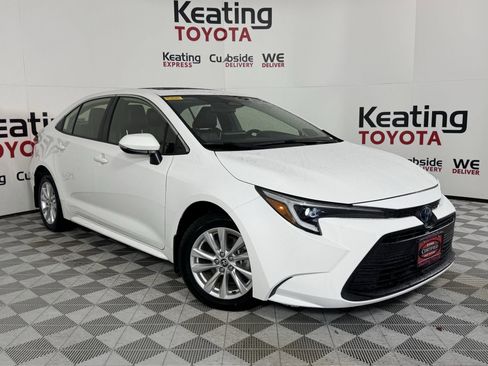 Used 2024 Toyota Corolla XLE image 3